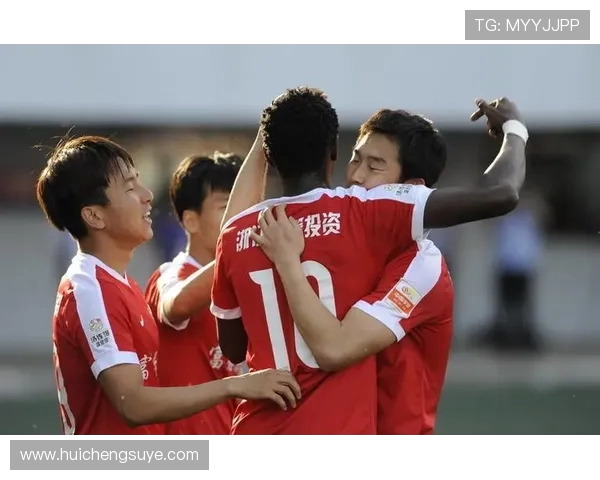 天津泰达迎战延边富德全力争胜展现球队实力与斗志